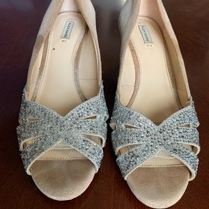 Women’s 7.5 peep toe embellished wedges